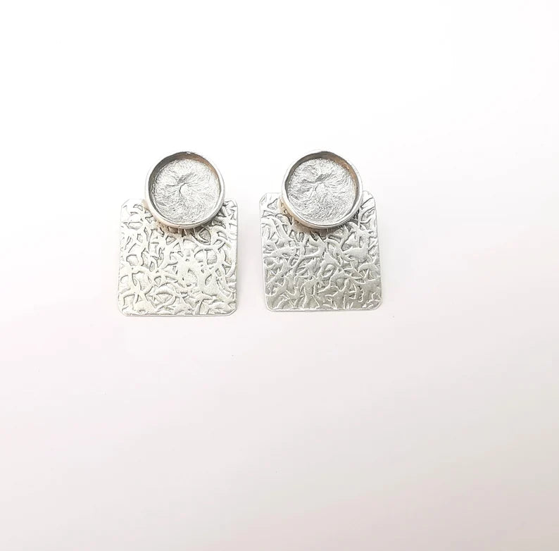 Earring Stud Base, Hammered Earring Blank, Ear Settings Resin Bezel, Cabochon Mounting, Antique Silver Plated Brass (12mm blanks) G35822
