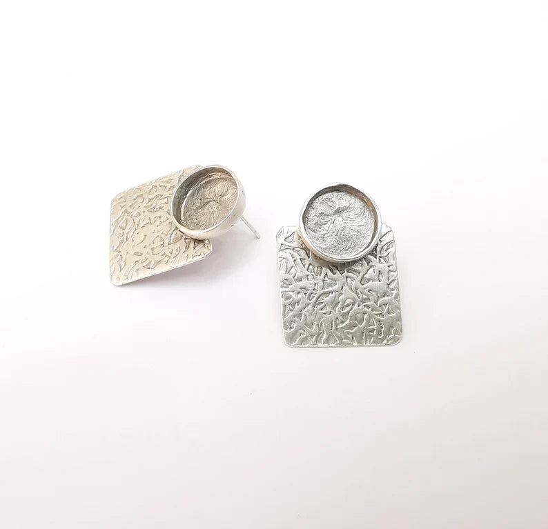 Earring Stud Base, Hammered Earring Blank, Ear Settings Resin Bezel, Cabochon Mounting, Antique Silver Plated Brass (12mm blanks) G35822