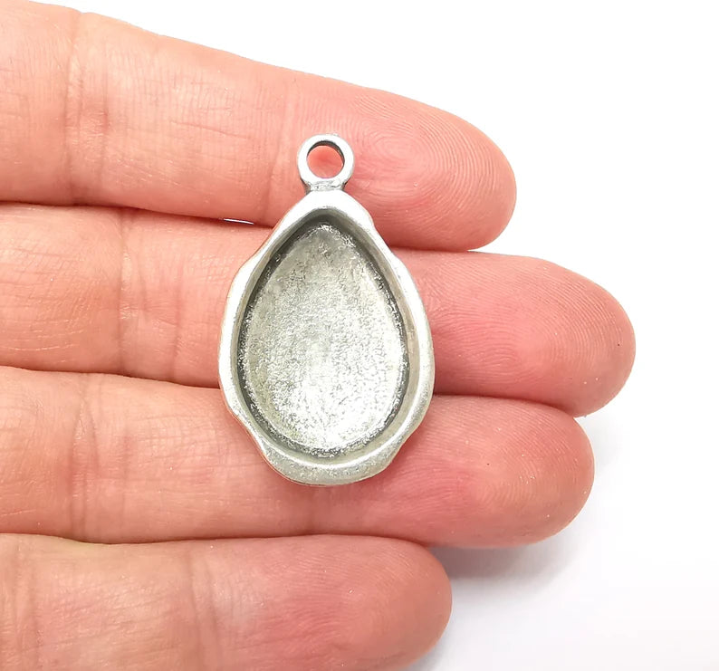 Silver Dangle Charms Blank, Earring Charms Base, Cabochon Bezel, inlay Mounting, Resin Necklace, Antique Silver Plated Brass 25x18mm G35828