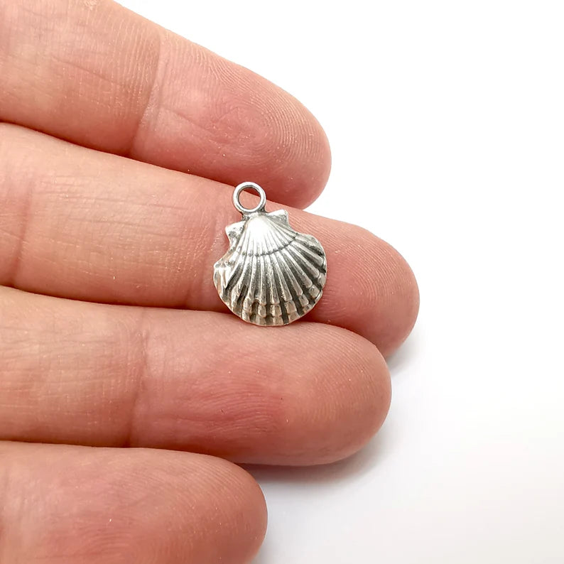 Scallop Dangle Charms, Sea Shell Charm, Dangle Charm, DIY Charms, Earring Charm, Silver Necklace Parts, Antique Silver Plated 17x13mm G28401