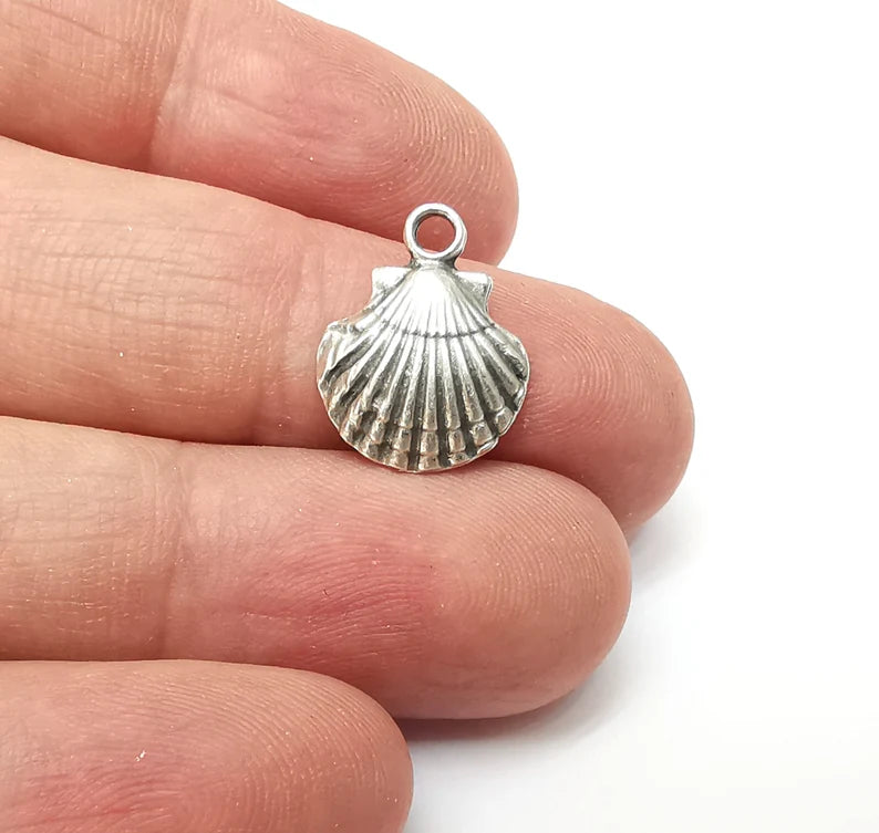 Scallop Dangle Charms, Sea Shell Charm, Dangle Charm, DIY Charms, Earring Charm, Silver Necklace Parts, Antique Silver Plated 17x13mm G28401