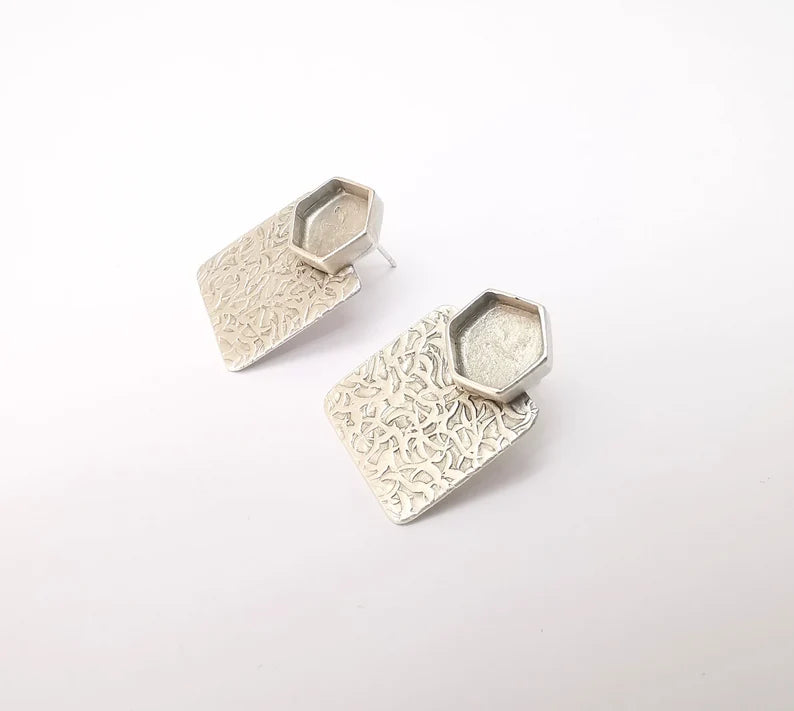 Earring Stud Base, Hammered Earring Blank, Ear Settings Resin Bezel, Cabochon Mounting, Antique Silver Plated Brass (10mm hexagon ) G35846