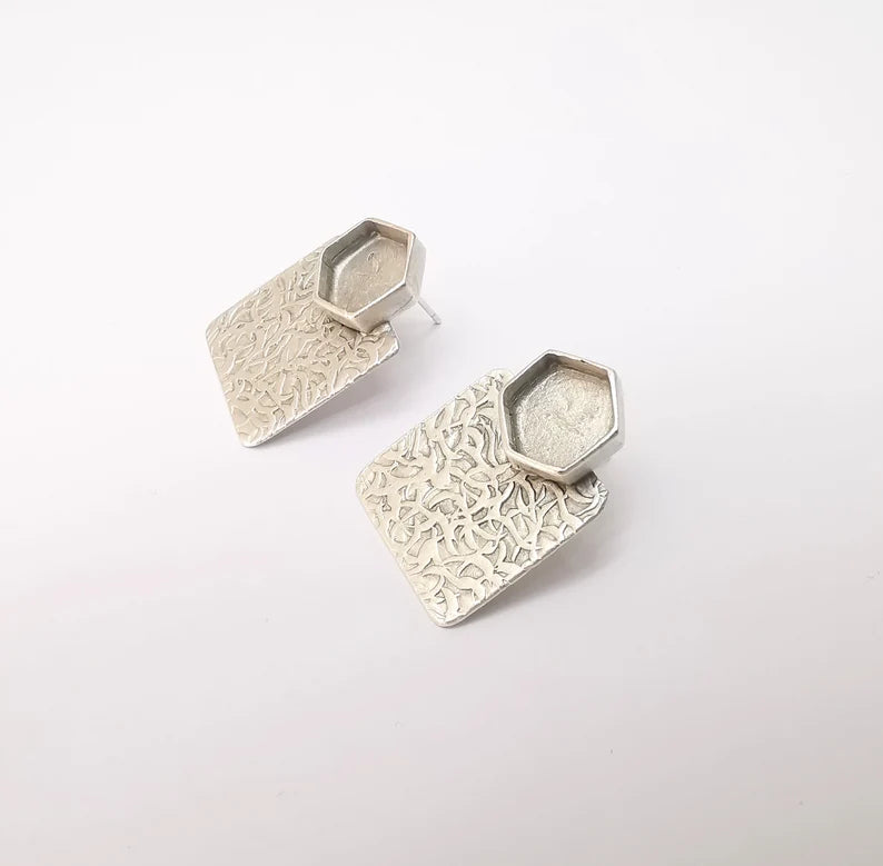 Earring Stud Base, Hammered Earring Blank, Ear Settings Resin Bezel, Cabochon Mounting, Antique Silver Plated Brass (10mm hexagon ) G35846