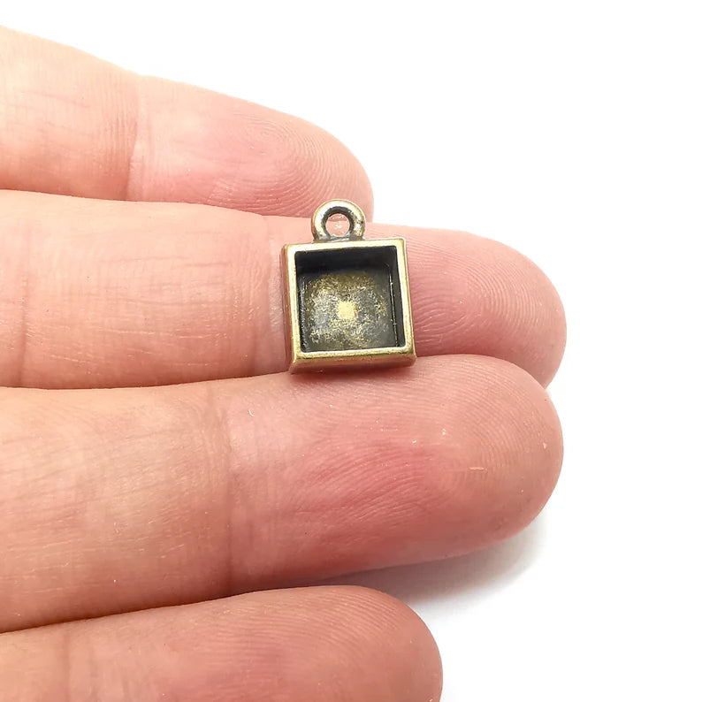 4 Square Pendant Blanks, Resin Bezel Bases, Mosaic Mountings, Dry flower Frame, Polymer Clay base, Antique Bronze Plated (8mm) G36056