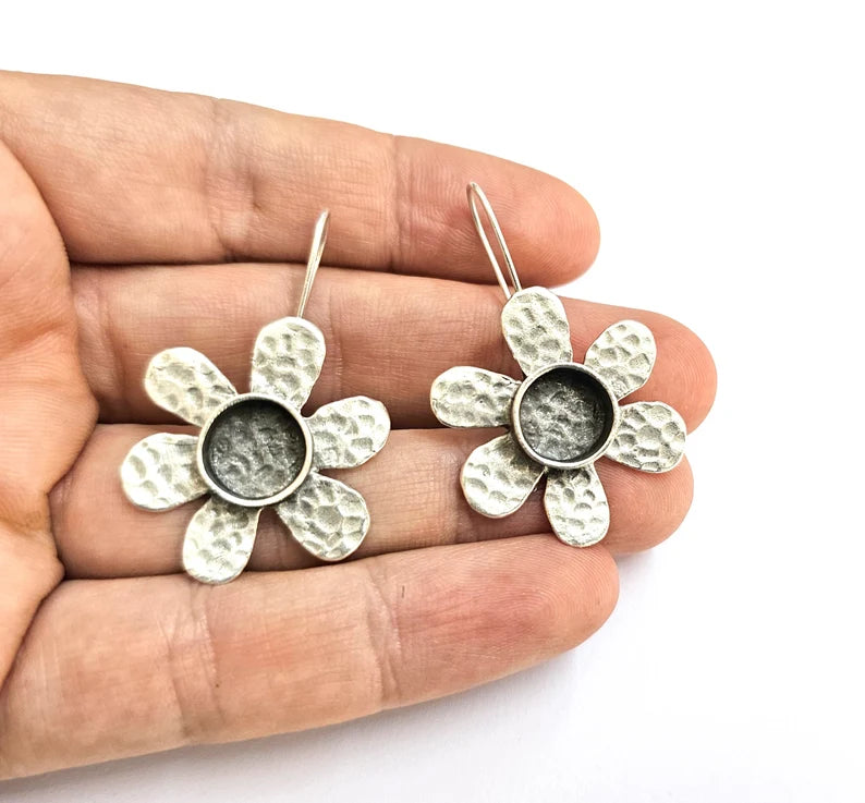 Flower Earring Stud Base, Earring Blank, Ear Settings Resin Bezel, Cabochon Mounting, Antique Silver Plated Brass (10mm blanks) G26540
