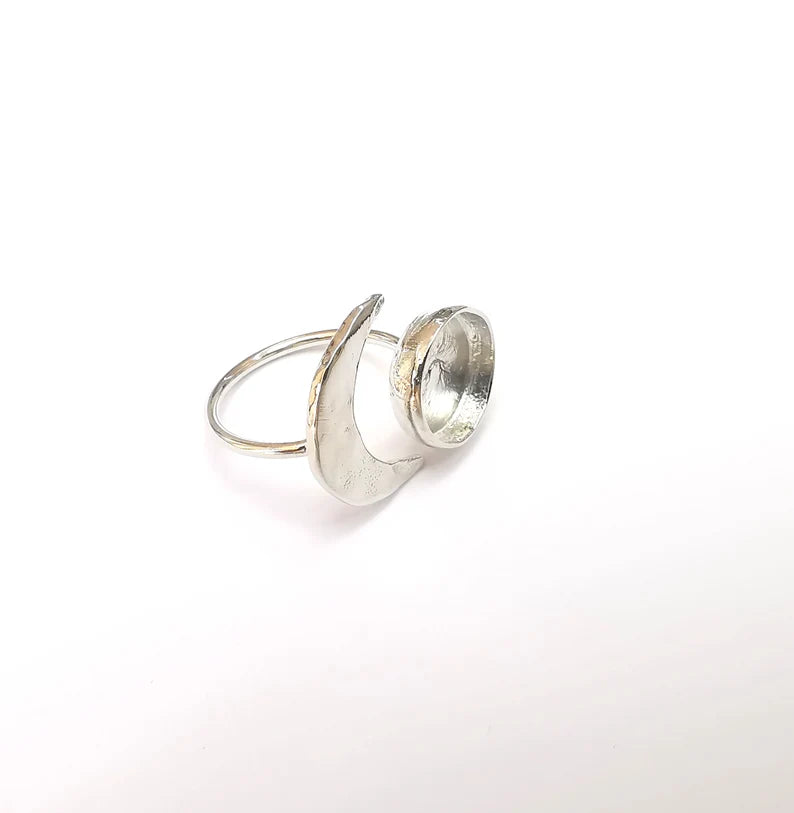 Shiny Silver Hammered Crescent Ring Setting, Cabochon Blank, Resin Bezel Mounting, Epoxy Frame, Adjustable Rhodium Plated Brass 12mm G35931