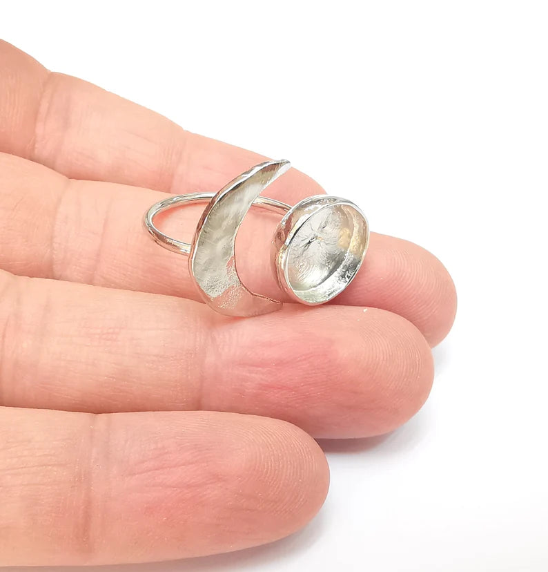 Shiny Silver Hammered Crescent Ring Setting, Cabochon Blank, Resin Bezel Mounting, Epoxy Frame, Adjustable Rhodium Plated Brass 12mm G35931
