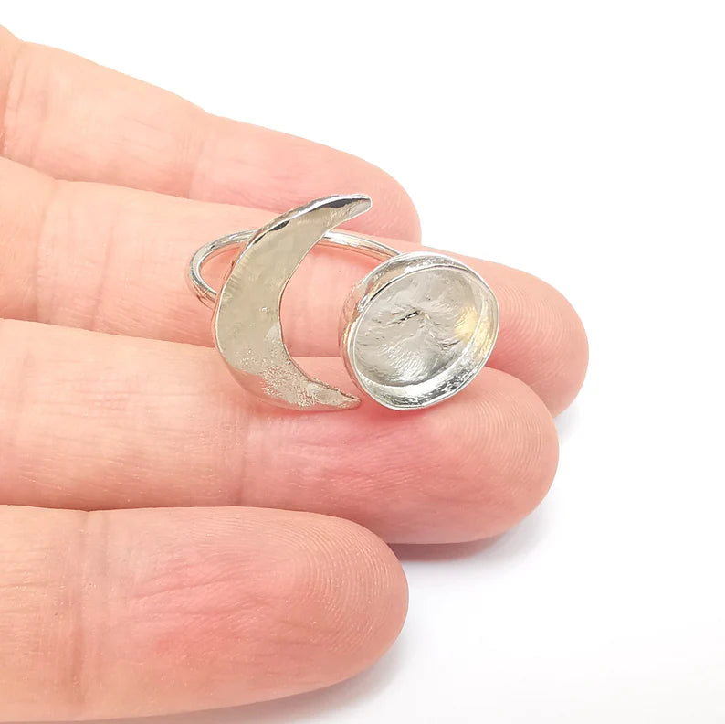 Shiny Silver Hammered Crescent Ring Setting, Cabochon Blank, Resin Bezel Mounting, Epoxy Frame, Adjustable Rhodium Plated Brass 12mm G35931