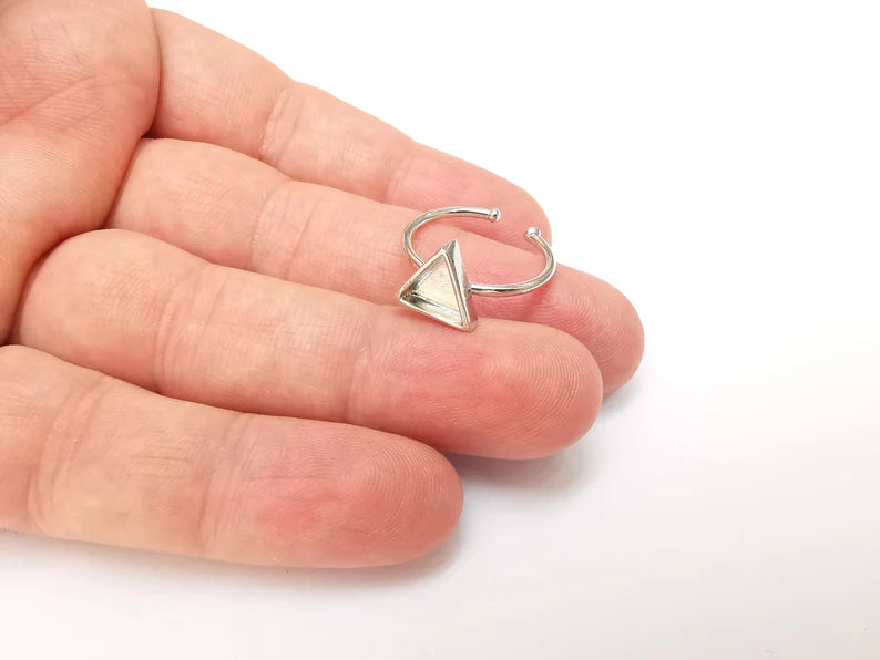 Shiny Silver Triangle Ring Setting, Cabochon Blank, Resin Bezel, Ring Mounting, Epoxy Frame, Adjustable Rhodium Plated Brass 8mm G35967