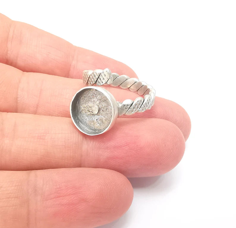 Twisted Ring Setting, Cabochon Blank, Resin Bezel, Round Ring Mounting, Epoxy Frame Base, Adjustable Antique Silver Plated Brass 12mm G35992