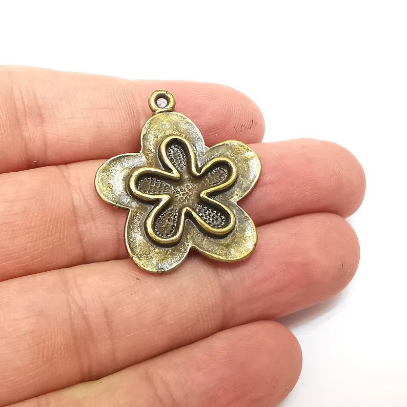 2 Flower Charms, Daisy Charms, Dangle Charm, DIY Charms, Earring Charm, Necklace Parts, Antique Bronze Plated 34x30mm G36096