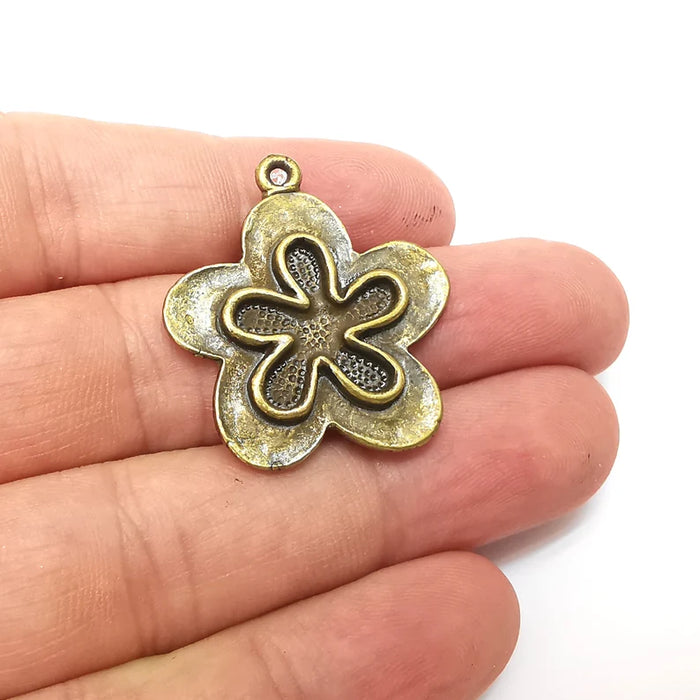 2 Flower Charms, Daisy Charms, Dangle Charm, DIY Charms, Earring Charm, Necklace Parts, Antique Bronze Plated 34x30mm G36096