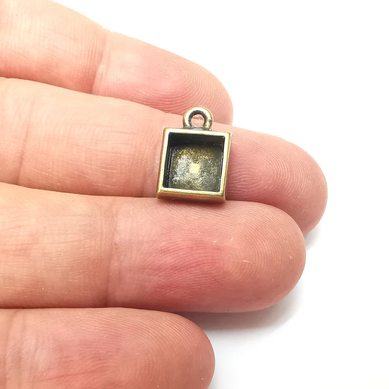 4 Square Pendant Blanks, Resin Bezel Bases, Mosaic Mountings, Dry flower Frame, Polymer Clay base, Antique Bronze Plated (8mm) G36056