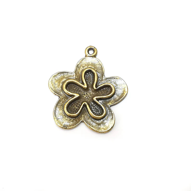 2 Flower Charms, Daisy Charms, Dangle Charm, DIY Charms, Earring Charm, Necklace Parts, Antique Bronze Plated 34x30mm G36096