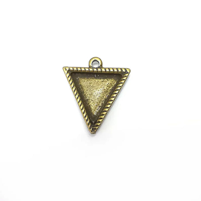 2 Bronze Triangle Charms Blank, Cabochon Bezel, inlay Mounting, Resin Necklace, Antique Bronze plated 16mm G36187