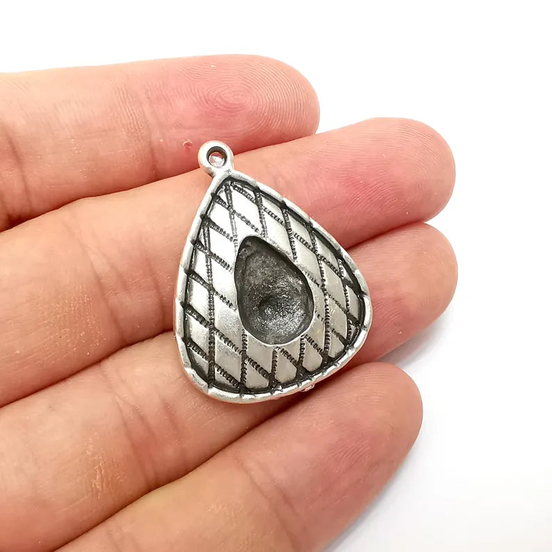 Silver Drop Charms Blank, Charms Base, Cabochon Bezel, inlay Mounting, Resin Necklace, Antique Silver Plated 14x10mm blank G36277