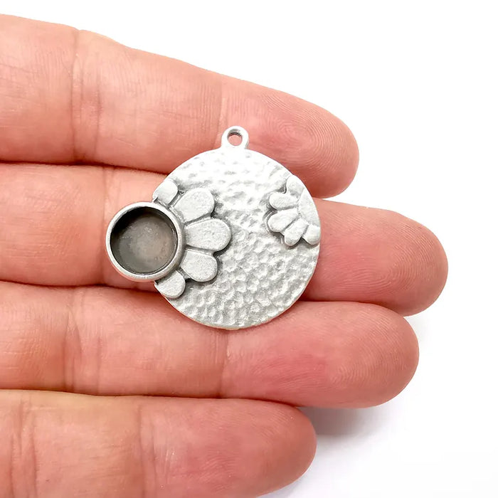 Silver Flower Pendant Blanks, Disc Charms, Round Charms, Earring Charms, Silver Pendant, Antique Silver Plated 33x31mm (10mm bezel) G36228