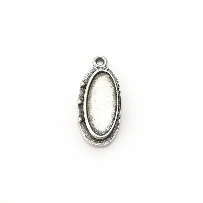 2 Silver Oval Charms, Blank Charms, Rustic Charms, Earring Charms, Silver Pendant, Necklace Parts, Antique Silver Plated 28x12mm 18x8mm G36333