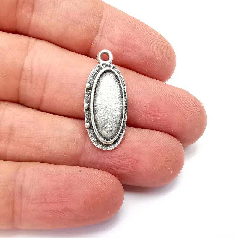 2 Silver Oval Charms, Blank Charms, Rustic Charms, Earring Charms, Silver Pendant, Necklace Parts, Antique Silver Plated 28x12mm 18x8mm G36333