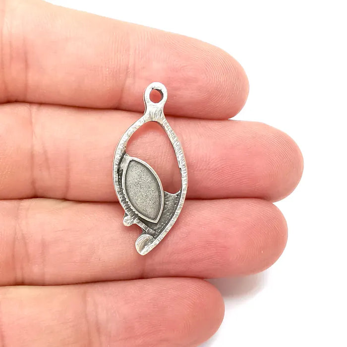 2 Leaf Charms, Oval Charms, Ethnic Earring Charms, Silver Rustic Pendant, Necklace Parts, Antique Silver Plated 33x15mm (12x6mm) G36349