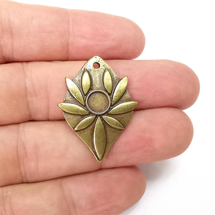 Bronze Leaf Charms, Blank Charms, Rustic Charms, Earring Charms, Bronze Pendant, Necklace Parts, Antique Bronze Plated 32x24mm 6mm G36365