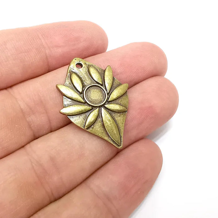 Bronze Leaf Charms, Blank Charms, Rustic Charms, Earring Charms, Bronze Pendant, Necklace Parts, Antique Bronze Plated 32x24mm 6mm G36365