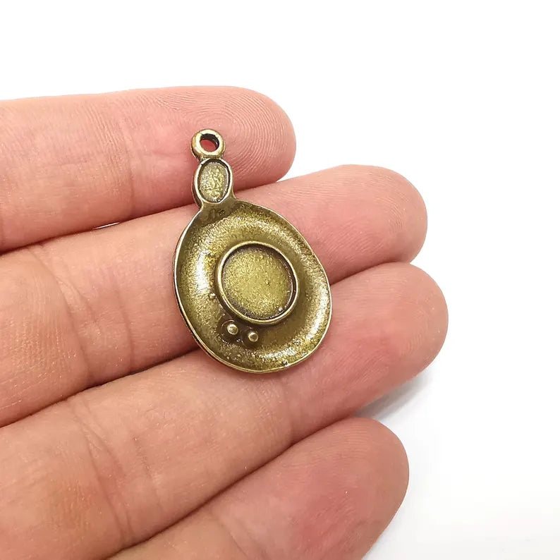 Bronze Round Charms, Blank Charms, Rustic Charms, Earring Charms, Bronze Pendant, Necklace Parts Antique Bronze Plated 33x20mm 10mm G36377