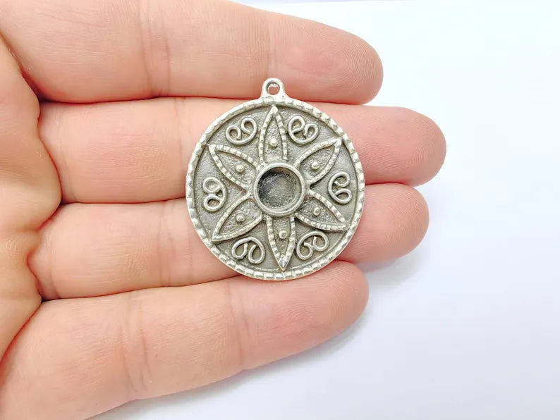 Bohemian Pendant Blank, Cabochon Bezel, Locket Base, inlay Mountings, Resin Necklace, Antique Silver Plated Zamac (8mm blank) G36472