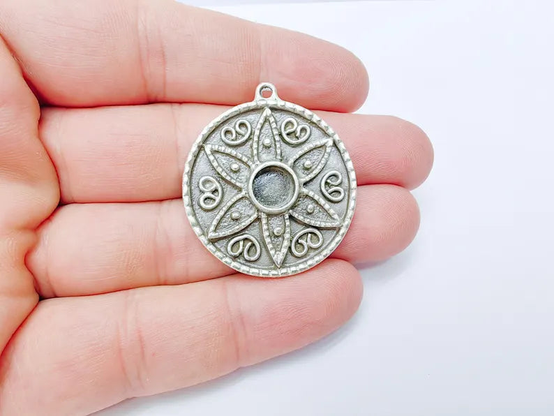 Bohemian Pendant Blank, Cabochon Bezel, Locket Base, inlay Mountings, Resin Necklace, Antique Silver Plated Zamac (8mm blank) G36472