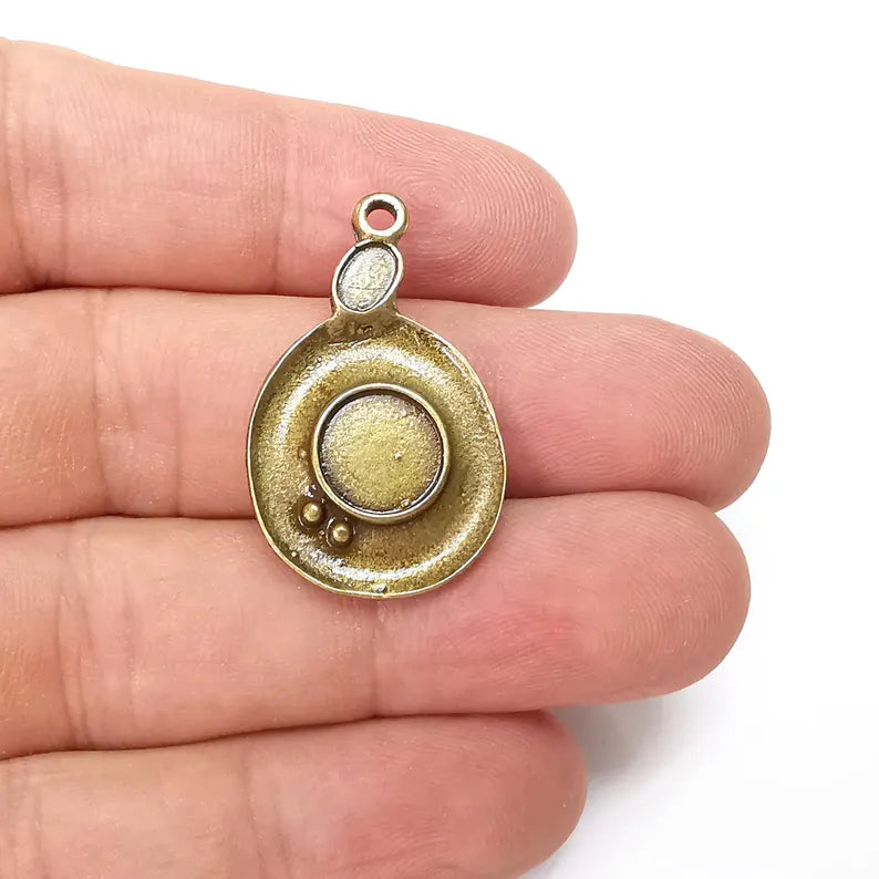 Bronze Round Charms, Blank Charms, Rustic Charms, Earring Charms, Bronze Pendant, Necklace Parts Antique Bronze Plated 33x20mm 10mm G36377