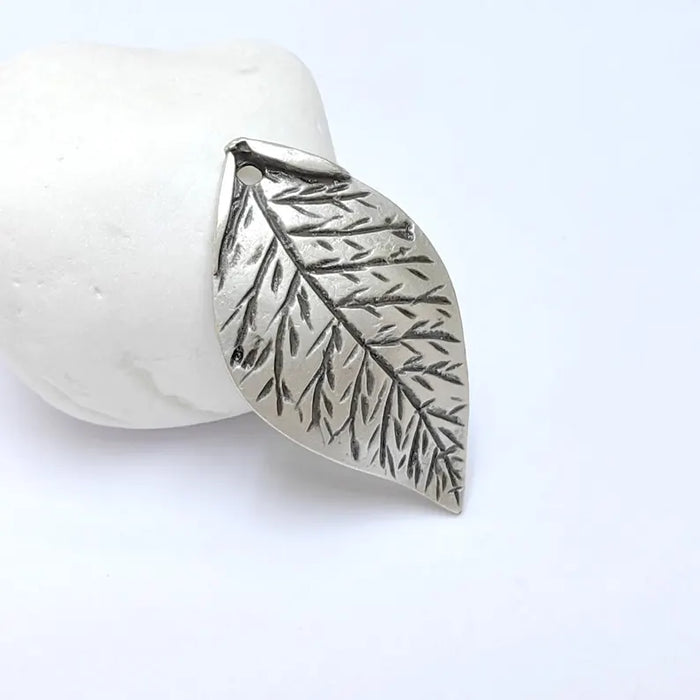 Leaf Pendant, Boho Charms, Earring Charms, Silver Dangle Pendant, Necklace Parts, Antique Silver Plated Zamac 43x24mm G36503