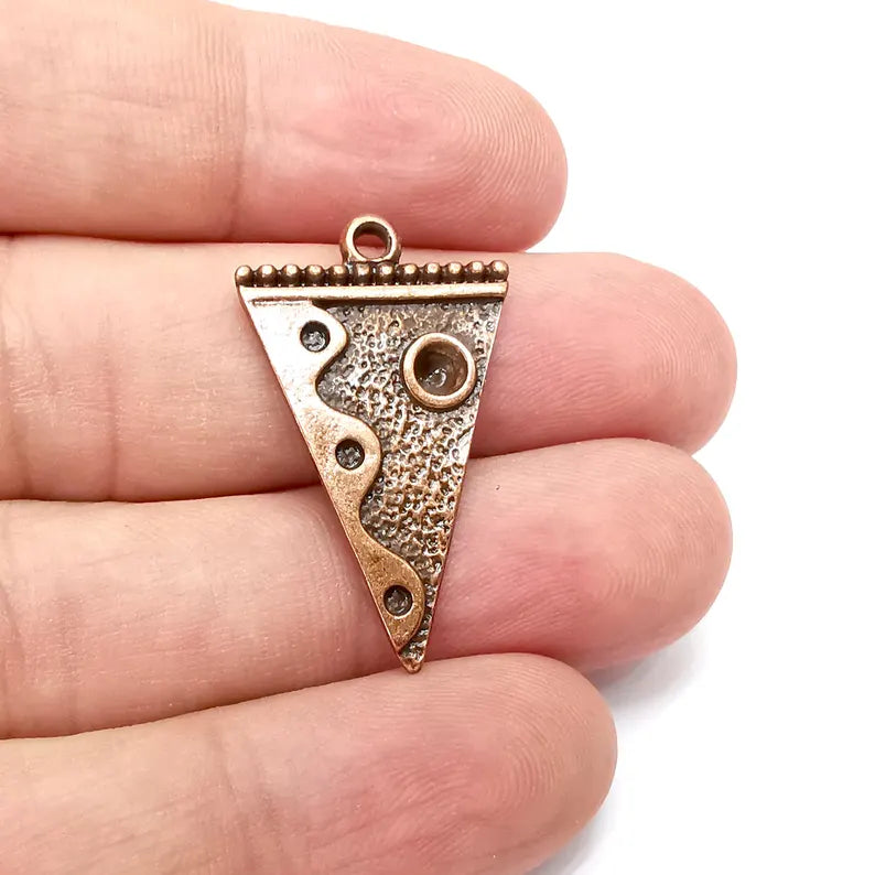 2 Copper Triangle Charms, Blank, Rustic Charms, Earring Charms, Copper Pendant, Necklace Parts, Antique Copper Plated 33x20 3mm G36393