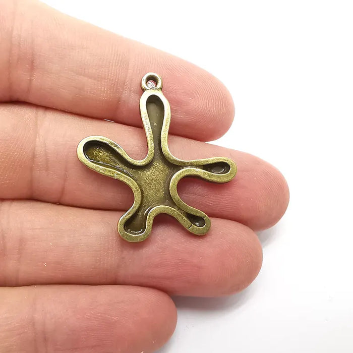 Bronze Hammered Charms, Ethnic Charm, Earring Charm, Bronze Pendant, Necklace Parts, Antique Bronze Plated 34x33mm G36426