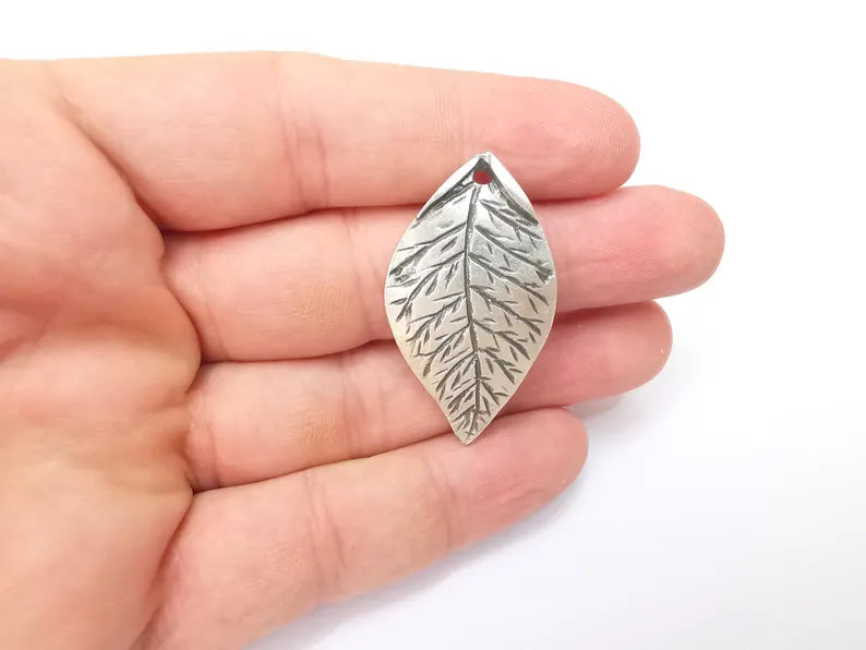 Leaf Pendant, Boho Charms, Earring Charms, Silver Dangle Pendant, Necklace Parts, Antique Silver Plated Zamac 43x24mm G36503