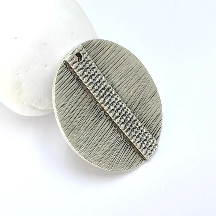 Textured Round Pendant, Boho Charms, Earring Charms, Silver Dangle Pendant, Necklace Parts, Antique Silver Plated Zamac 38mm G36504