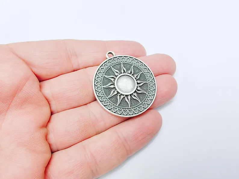 Sun Pendant Charm, Bohemian Sunburst Pendant Blank, Bezel, Locket Base, Antique Silver Plated Zamac 38x34mm (10mm cabochon) G36575