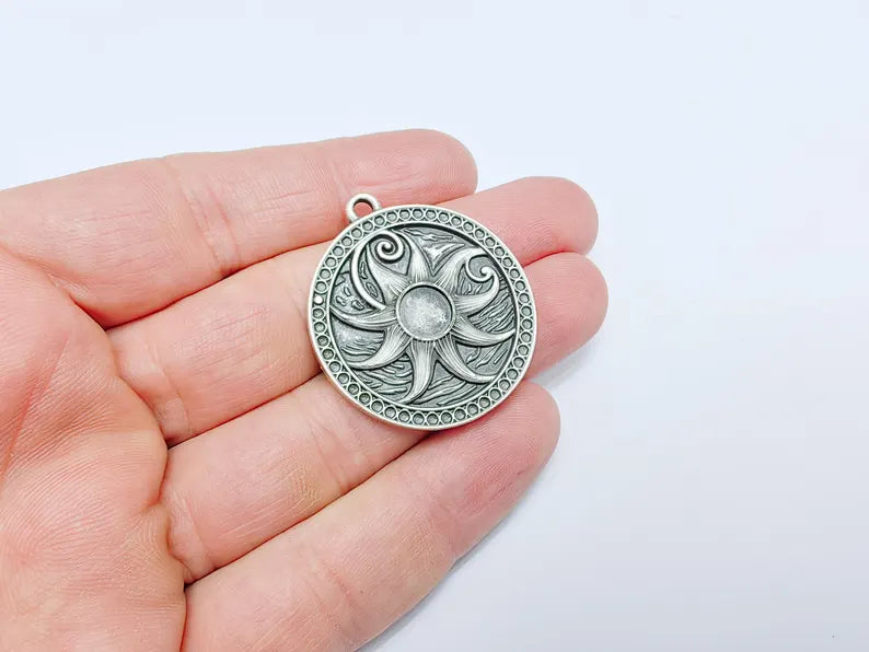 Nautical Pendant, Bohemian Starfish Pendant Blank, Celestial Bezel, Locket Base, Antique Silver Plated Zamac 38x34mm (10mm cabochon) G36584