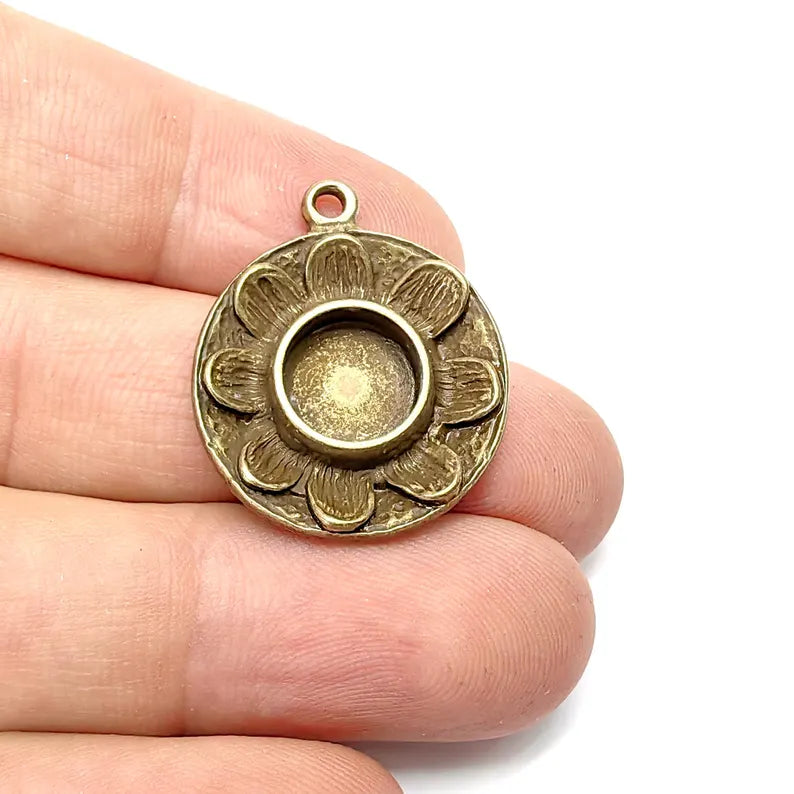Bronze Flower Charms, Blank Charms, Rustic Charms, Earring Charms, Bronze Pendant, Necklace Parts, Antique Bronze Plated 29x24mm 10mm G36527
