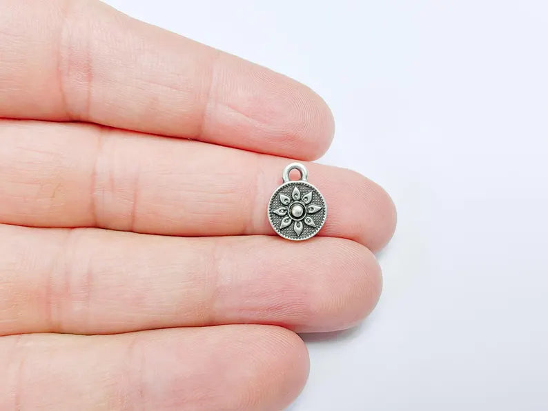 4 Silver Round Flower Charm, Earring Charms, Dangle Bracelet Charms, Necklace Parts, Antique Silver Plated 13x10mm G36617