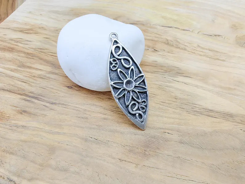 Flower Pendant, Boho Charm, Earring Charm, Dangle Pendant, Necklace Parts, Antique Silver Plated 52x19mm G36620