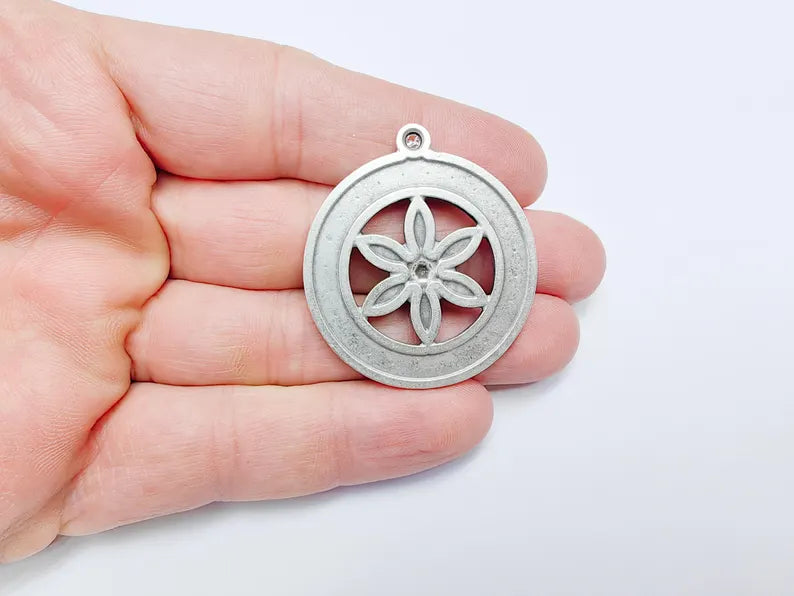 Flower Pendant Charm, Bohemian Flower Pendant, Locket Pendant, Earring Charms, Antique Silver Plated Zamac 43x38mm G36595