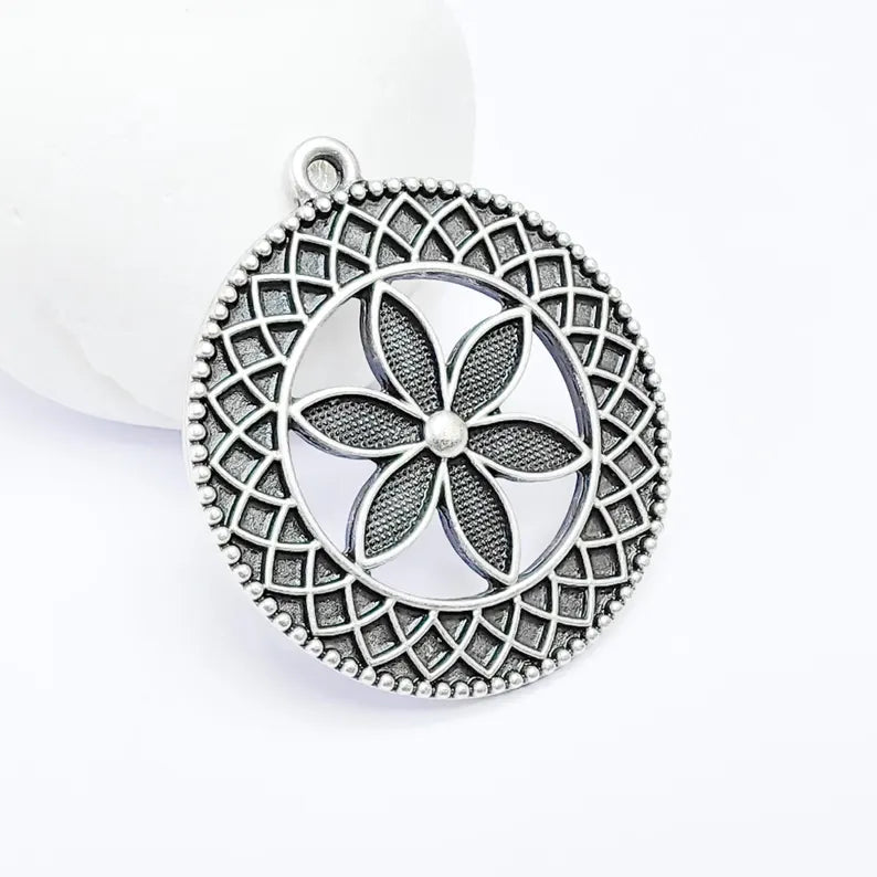 Flower Pendant Charm, Bohemian Flower Pendant, Locket Pendant, Earring Charms, Antique Silver Plated Zamac 43x38mm G36595
