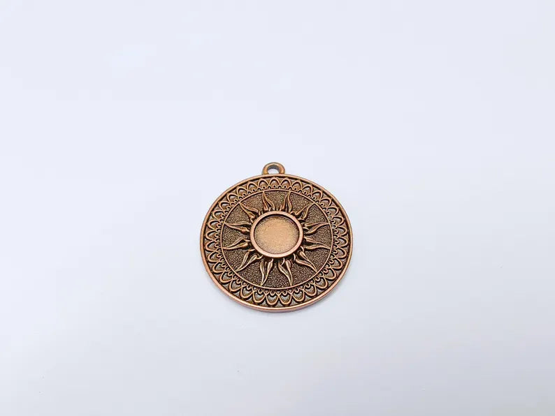 Sun Pendant Charm, Bohemian Sunburst Pendant Blank, Bezel, Locket Base, Antique Copper Plated Zamac 38x34mm (10mm cabochon) G36658