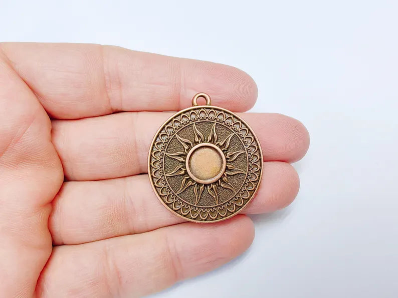 Sun Pendant Charm, Bohemian Sunburst Pendant Blank, Bezel, Locket Base, Antique Copper Plated Zamac 38x34mm (10mm cabochon) G36658