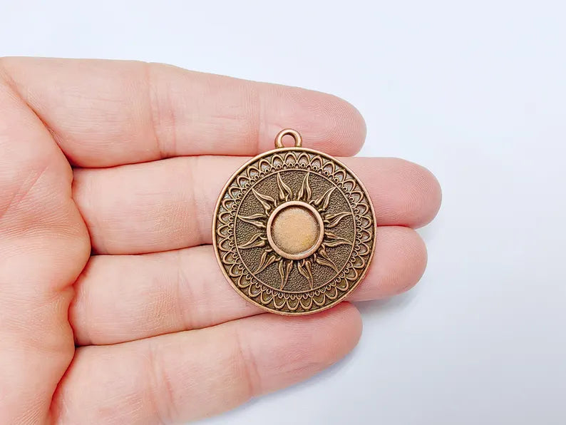 Sun Pendant Charm, Bohemian Sunburst Pendant Blank, Bezel, Locket Base, Antique Copper Plated Zamac 38x34mm (10mm cabochon) G36658