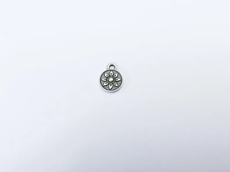 4 Silver Round Flower Charm, Earring Charms, Dangle Bracelet Charms, Necklace Parts, Antique Silver Plated 13x10mm G36617