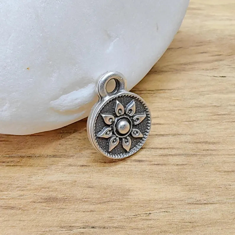 4 Silver Round Flower Charm, Earring Charms, Dangle Bracelet Charms, Necklace Parts, Antique Silver Plated 13x10mm G36617