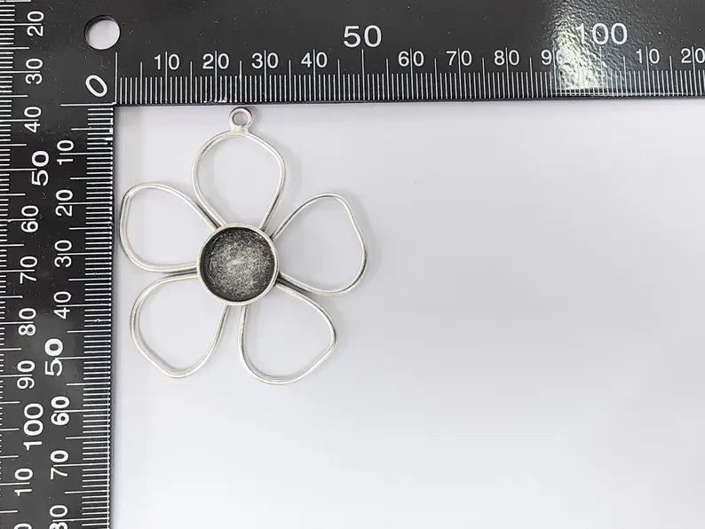 Flower Pendant Bezel, Cabochon Blank, Locket Pendant Base, inlay Mounting, Resin Necklace, Antique Silver Plated Brass 16mm G36745