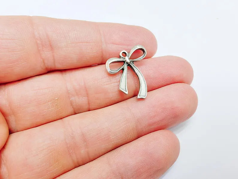 2 Bow Charm, Bow Tie Pendant, Ribbon Charms, Earring Charms, Dangle Pendant, Antique Silver Plated 21x18mm G36720