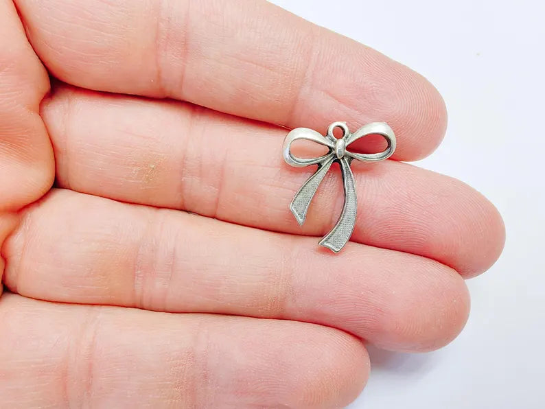2 Bow Charm, Bow Tie Pendant, Ribbon Charms, Earring Charms, Dangle Pendant, Antique Silver Plated 21x18mm G36720